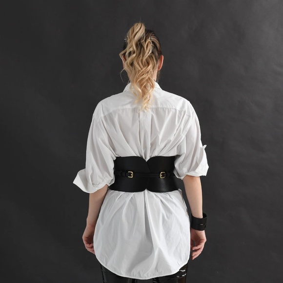 Black Leather Belt with Silver Buckle M-L - Picture 2 of 9